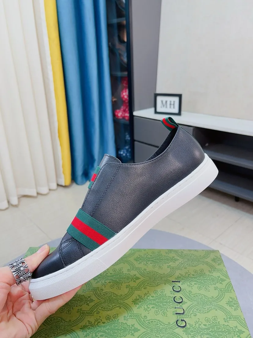 Men's shoes 💰440🌹🌹GUCCI [Gucci] New high-end brand of men's shoes, the latest fashionable casual men's shoes, trendy and versatile style, relaxed and sporty style, uppers imported from Italy, first-layer cowhide, genuine leather lining and ultra-fine workmanship. Original personalized fashionable rubber wear-resistant outsole, light and comfortable on the foot, size 38-44